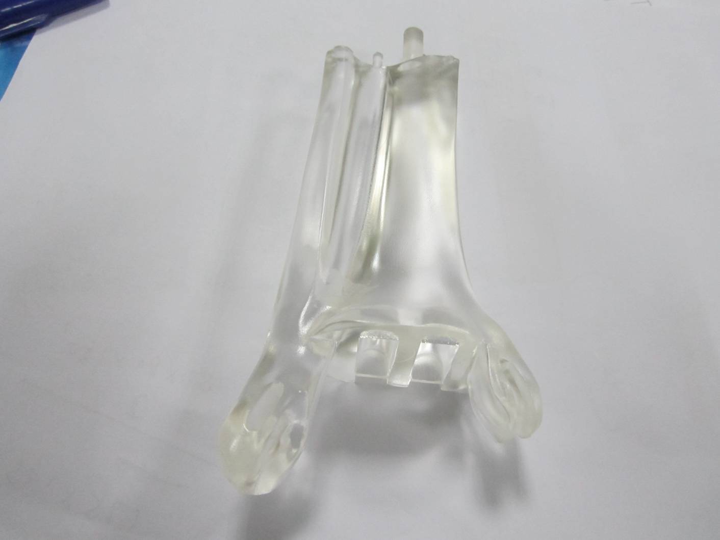 致天講解：水晶ab膠固化后看到固化塊里面有一絲絲的現(xiàn)象什么原因？